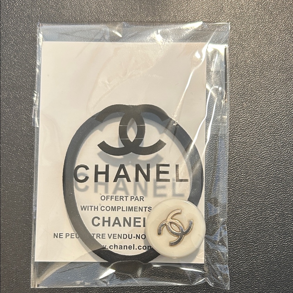 NIB CHANEL Black and White Logo Hair Tie